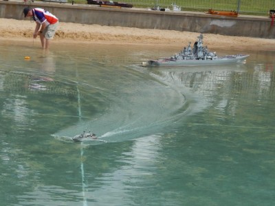 Craig's Vosper MTB cutting through the water