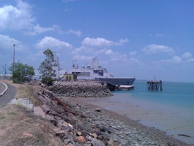 USS GREEN BAY at Fort hill Wharf Darwin 2Sep11.jpg