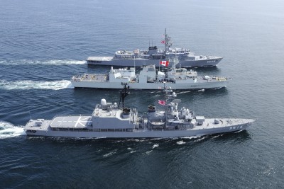 HMCS Ville de Québec sailing with Asagiri-class destroyer JS Asagiri (DD 3516) and Training Ship JDS Kashima (TV-3508)