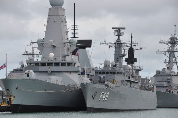HMS Daring & BNS Greenhalgh (Ex-HMS Broardsword).jpg